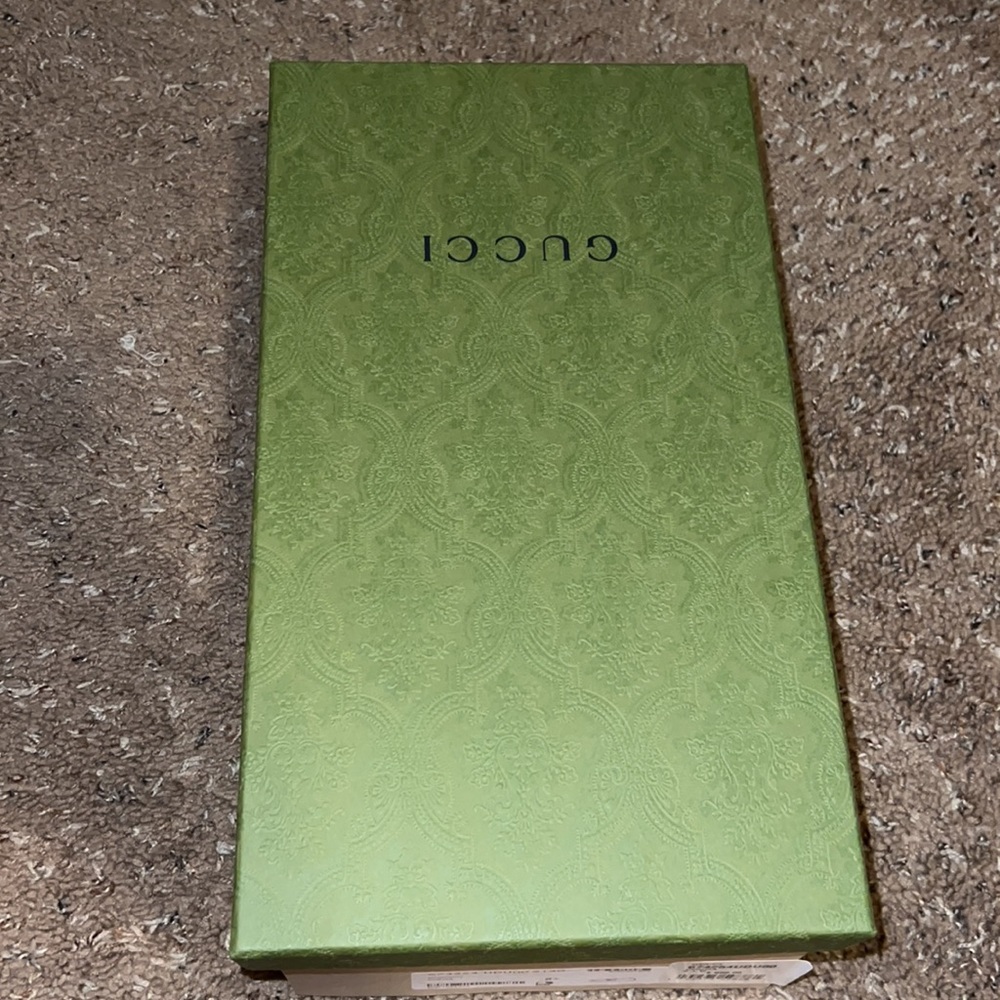 Completely brand new and authentic Gucci loafers color brown size: 042 or 8 1/2. - Picture 3 of 8